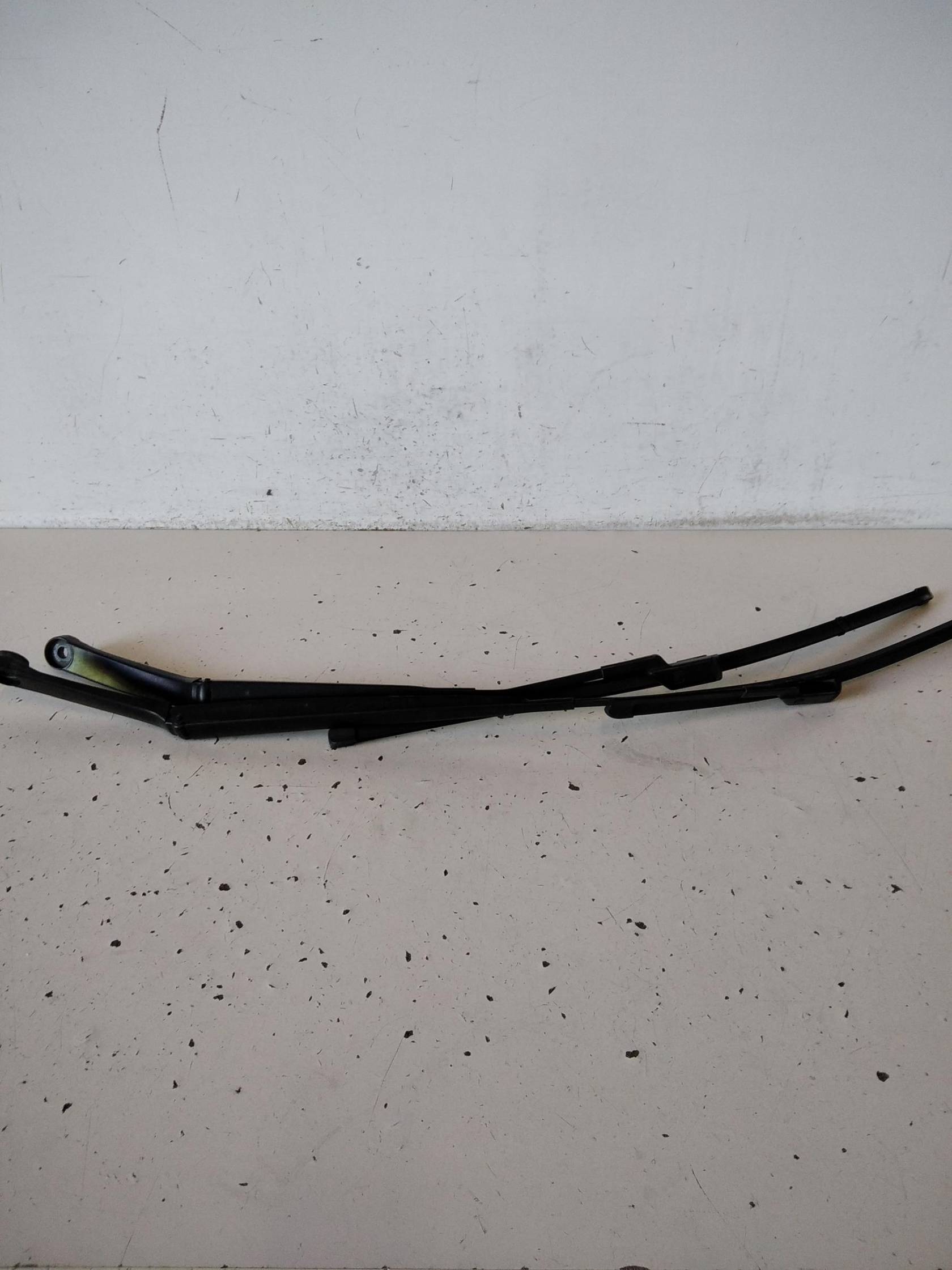 Braccio tergiparabrezza sx.